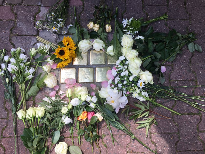 Stolpersteine für Paul,  Helene (geb. Dondorf), Elisabeth, Richard, Annemarie und Gertrud Neumann, Grüneburgweg 103